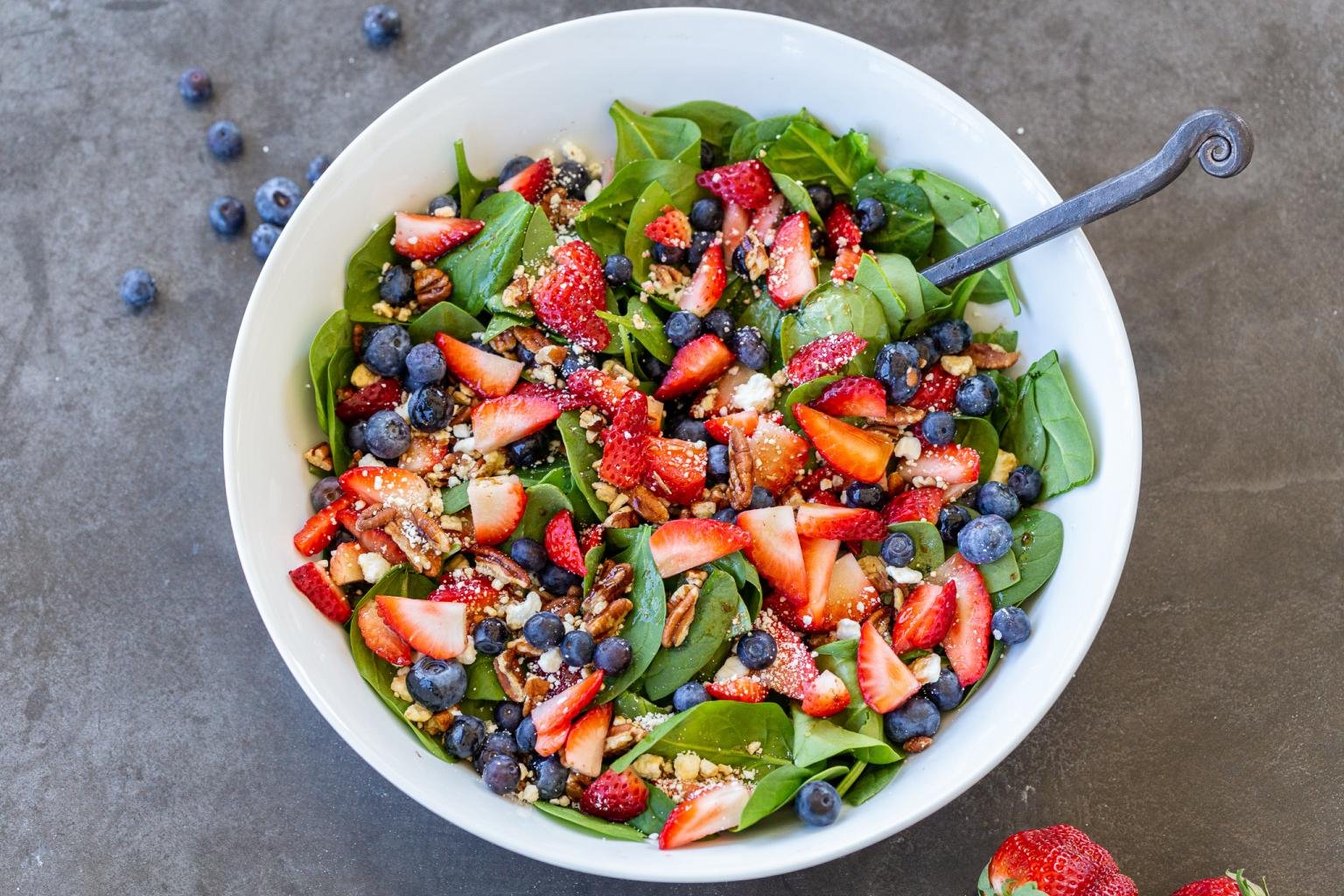 Berry Spinach Salad Recipe Momsdish