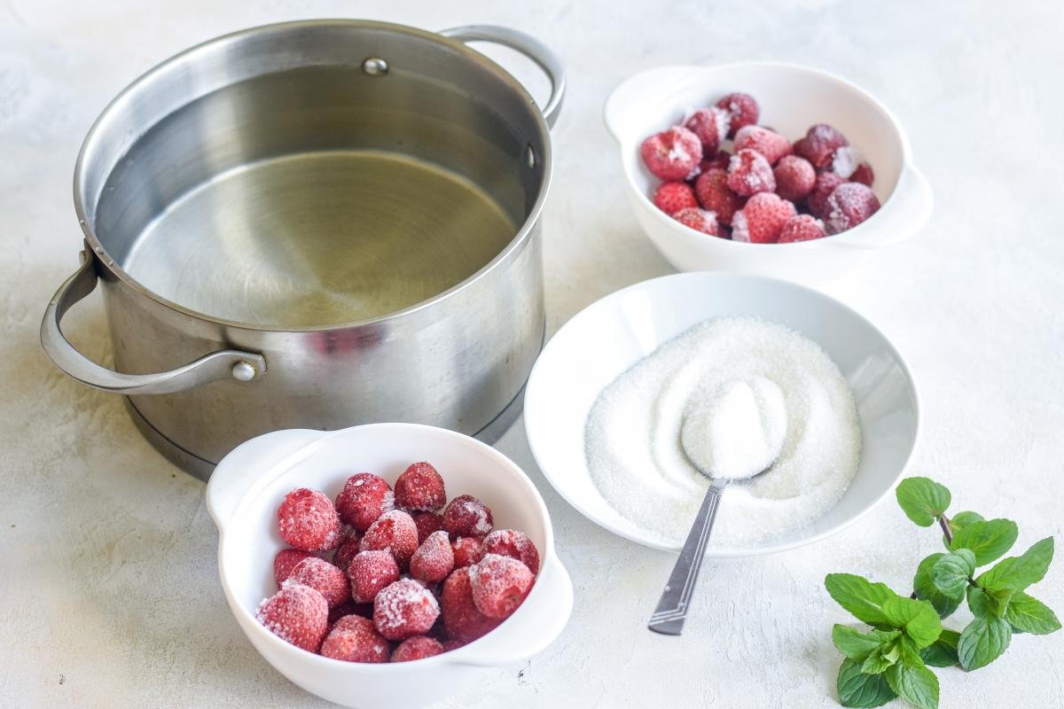 Homemade Kompot Drink (Slavic Fruit Beverage) Momsdish