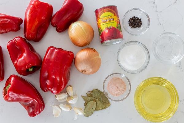 Ingredients for the marinated bell peppers