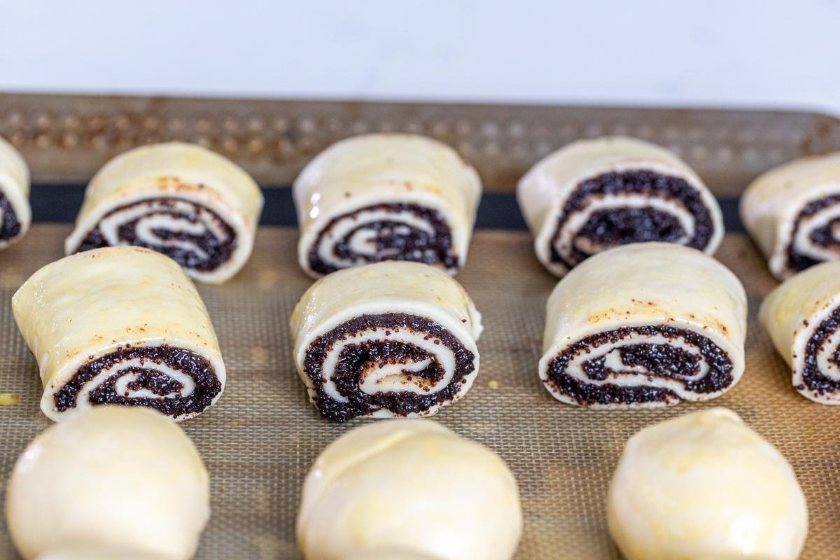 Quick Poppy Seed Rolls Video Momsdish