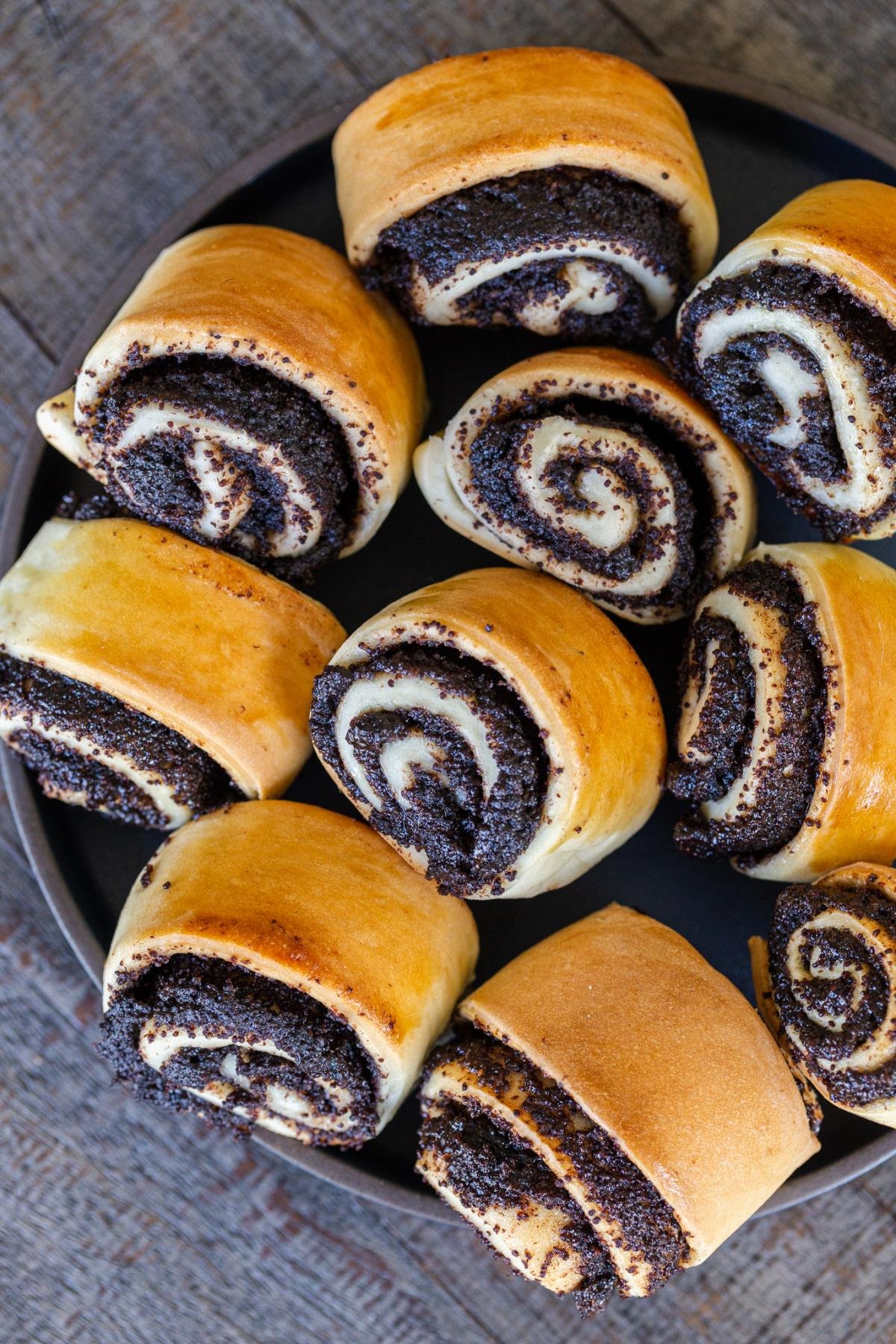 Quick Poppy Seed Rolls (Video) - Momsdish