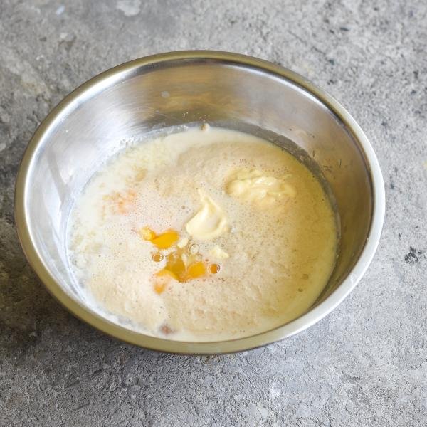 Dough starter in a bowl for vatrushka