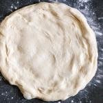 round shaped pizza dough