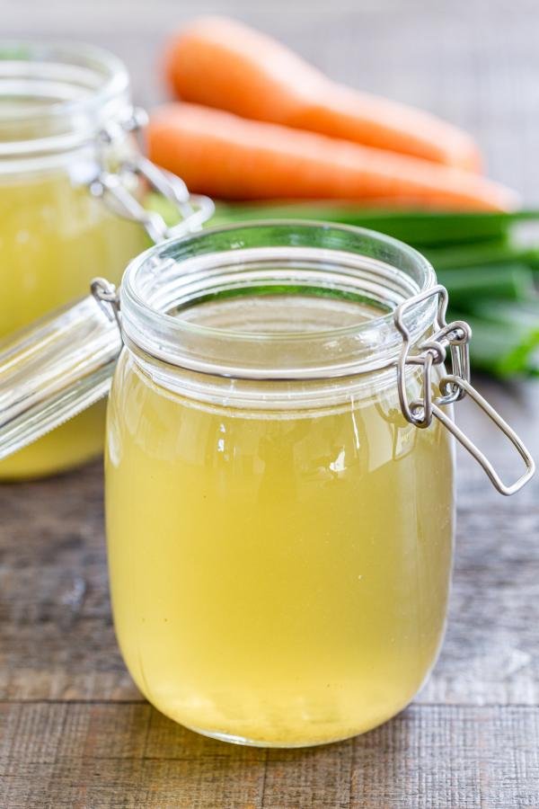 Easy Homemade Chicken Broth - Momsdish