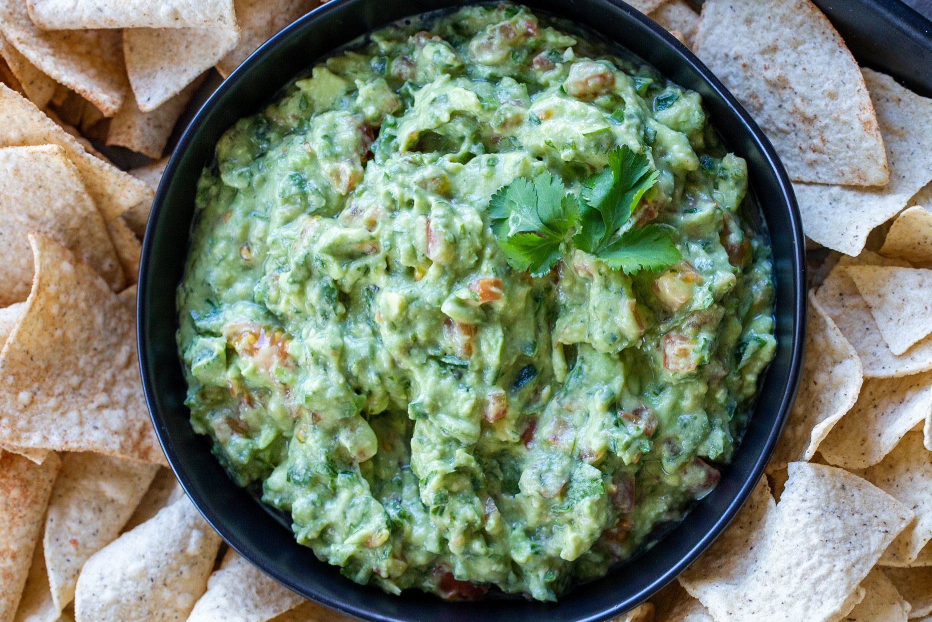 https://cdn.momsdish.com/wp-content/uploads/2018/05/The-Best-Guacamole-Ever-03.jpg