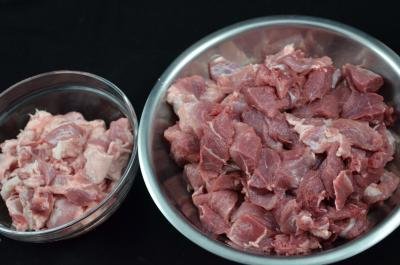 2 bowls of meat cut into 1inch cubes