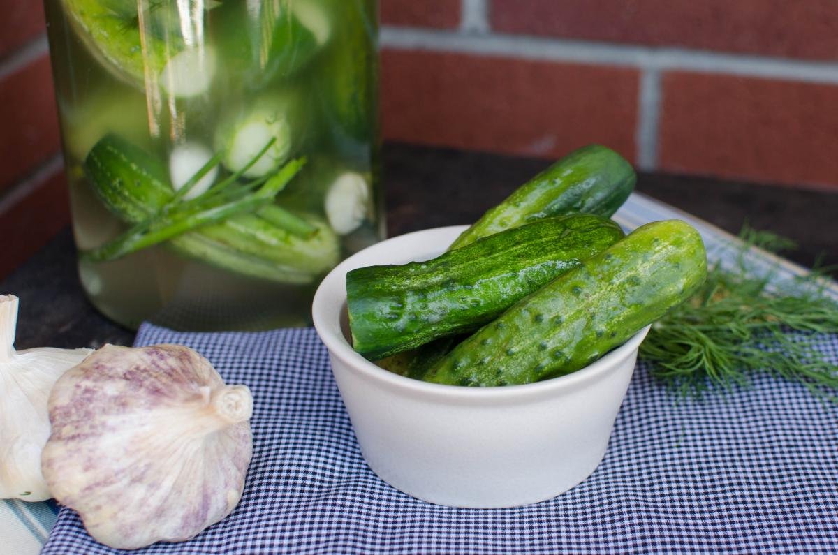 quick-pickled-cucumber-recipe-momsdish