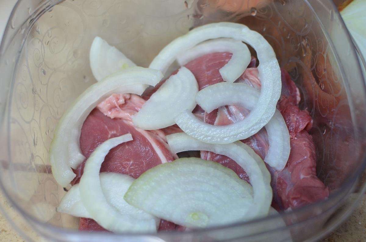 Gyro and Tzatziki Sauce Recipe - Momsdish