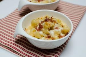 Smoky Bacon Macaroni and Cheese in a bowl