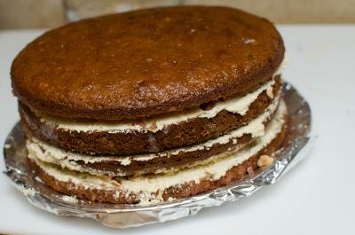 Sponge cake layer with cream and hazelnut pieces between each layer