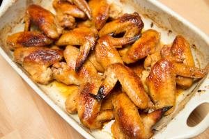 Easy Glazed Chicken Wings in a ceramic baking dish