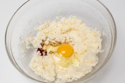 An egg and vanilla extract added to the bowl with sugar and butter