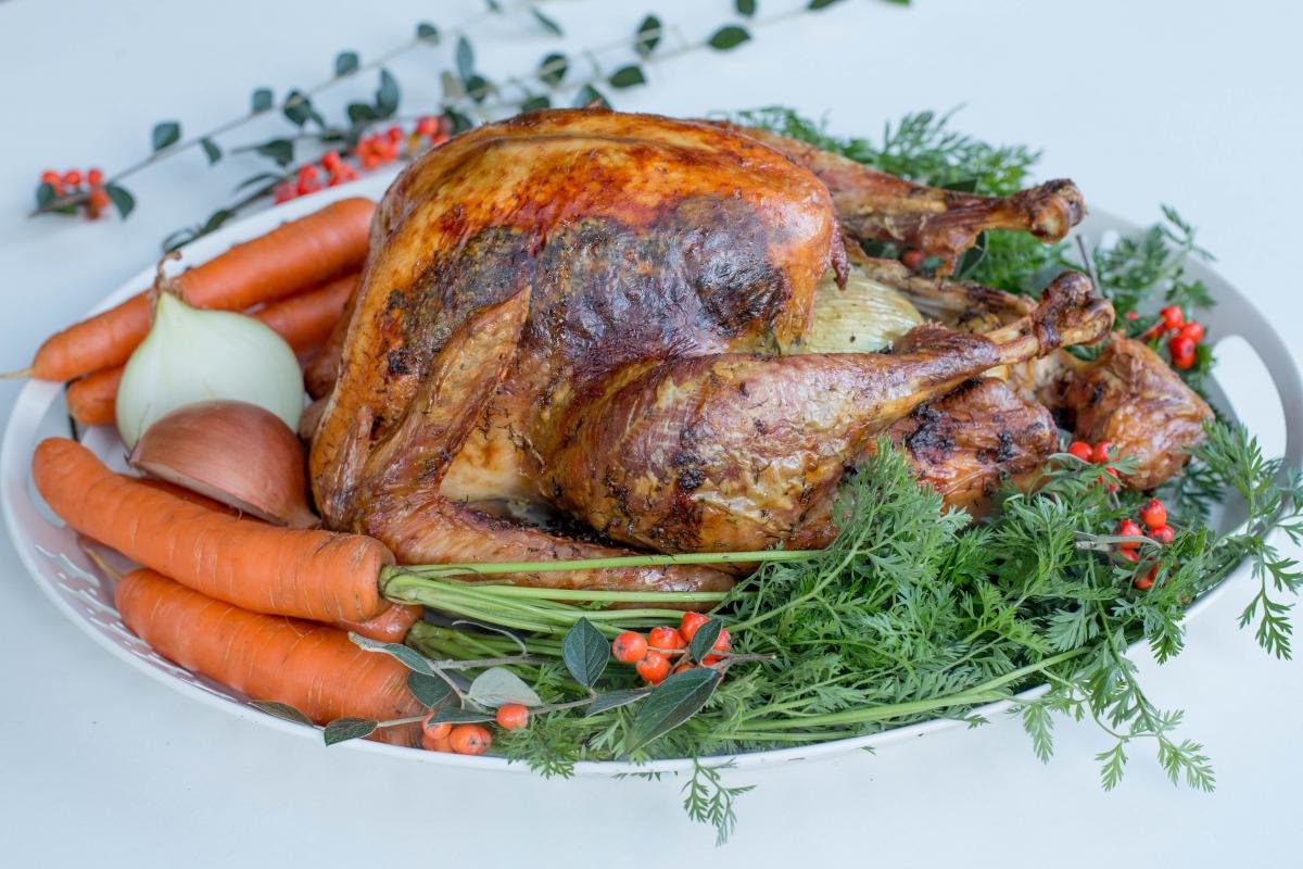 Simple Roast Turkey Recipe - Momsdish