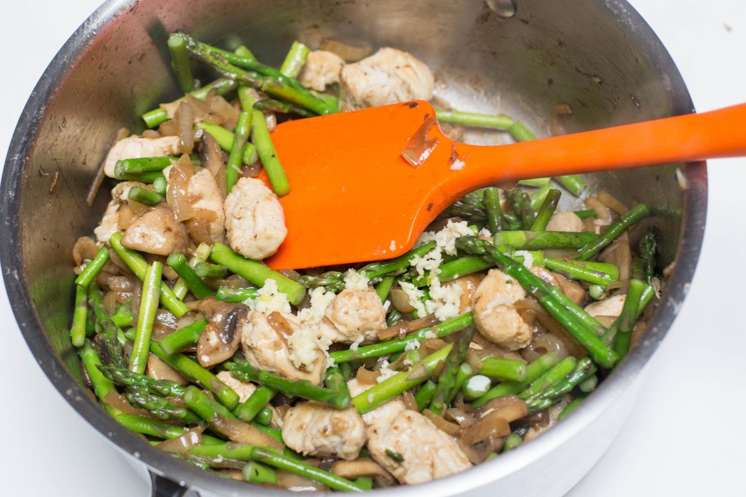 Chicken and Mushrooms with Asparagus Recipe - Momsdish
