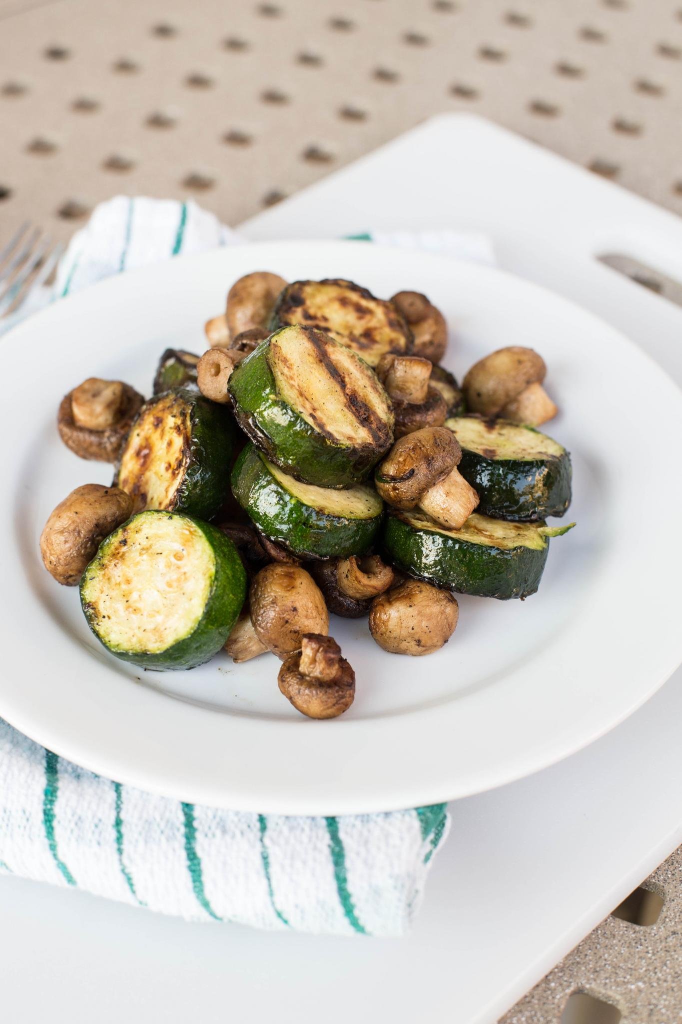 Grilled Zucchini and Mushrooms - Momsdish