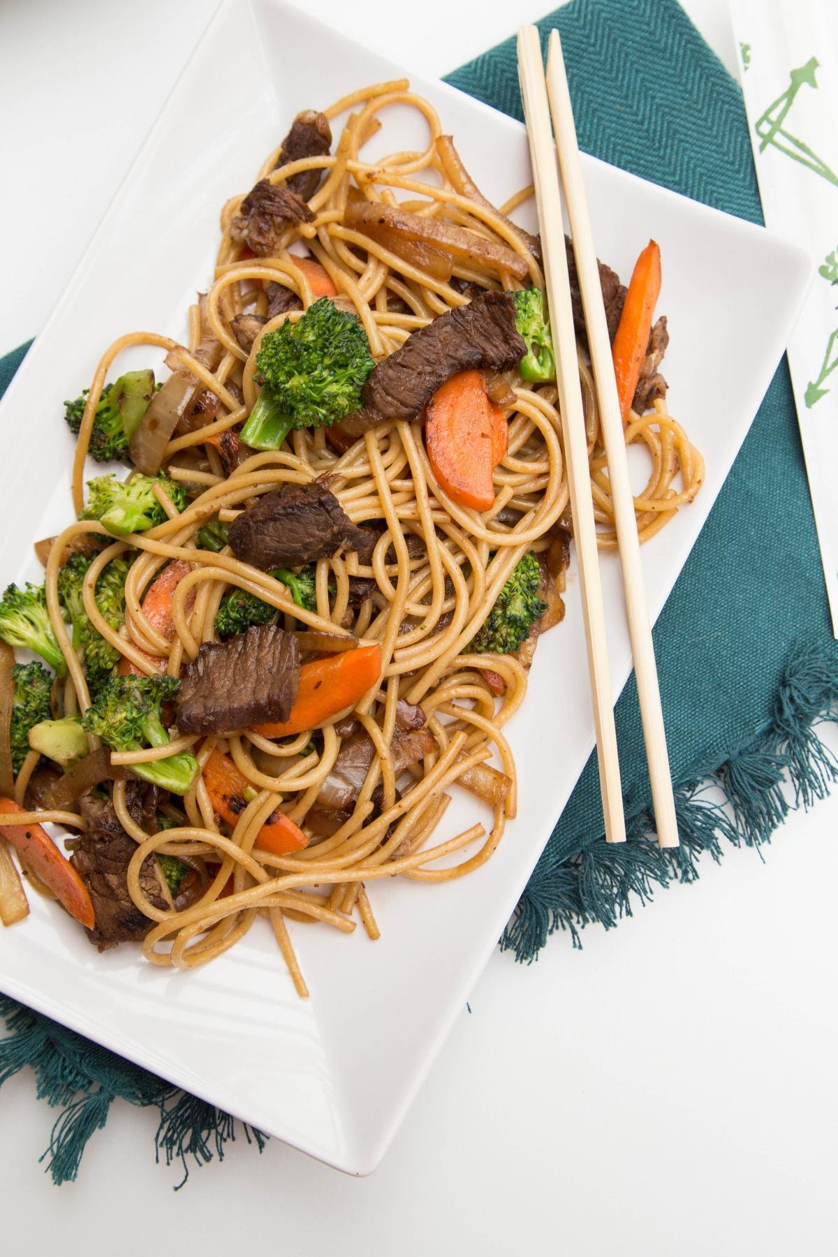 Beef Lo Mein Recipe Easy Beef Lo Mein Momsdish