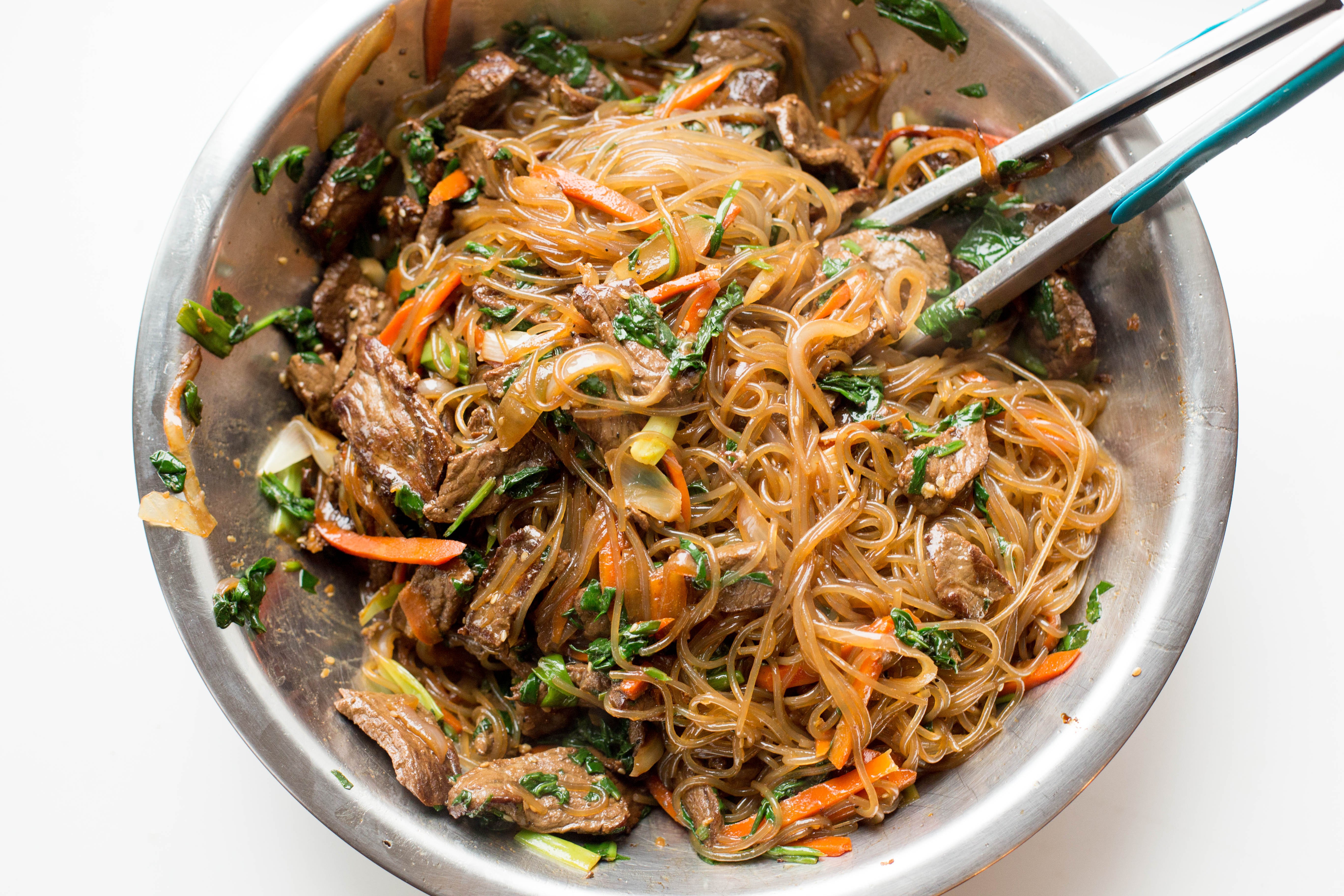 japchae-korean-stir-fried-glass-noodles-momsdish