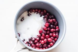 Cranberries, sugar and lemon juice in a pot