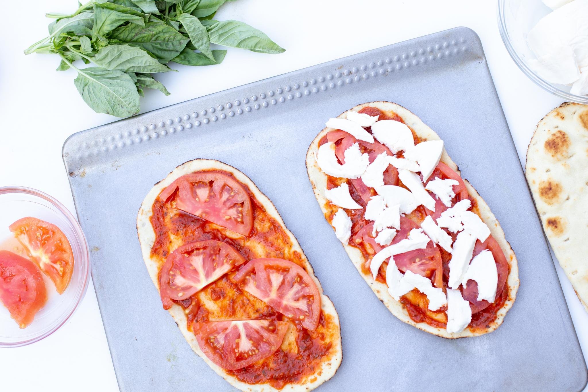 5 Minute Margherita Flatbread Pizza Momsdish