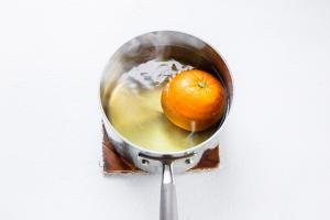 A pot with water and an orange