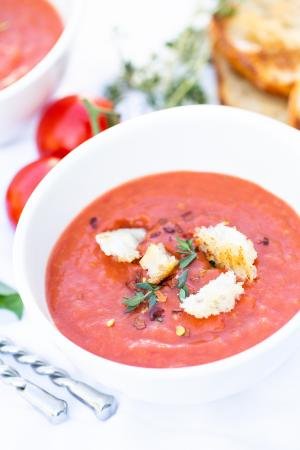 10 Minute Tomato Basil Soup - Momsdish