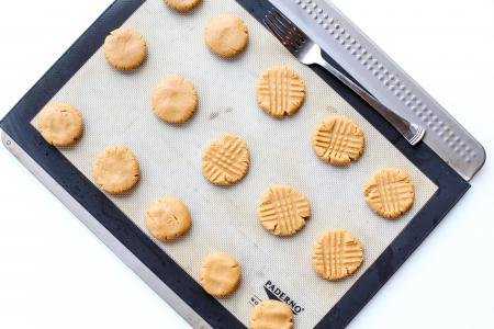 The Best Peanut Butter Cookies - Momsdish