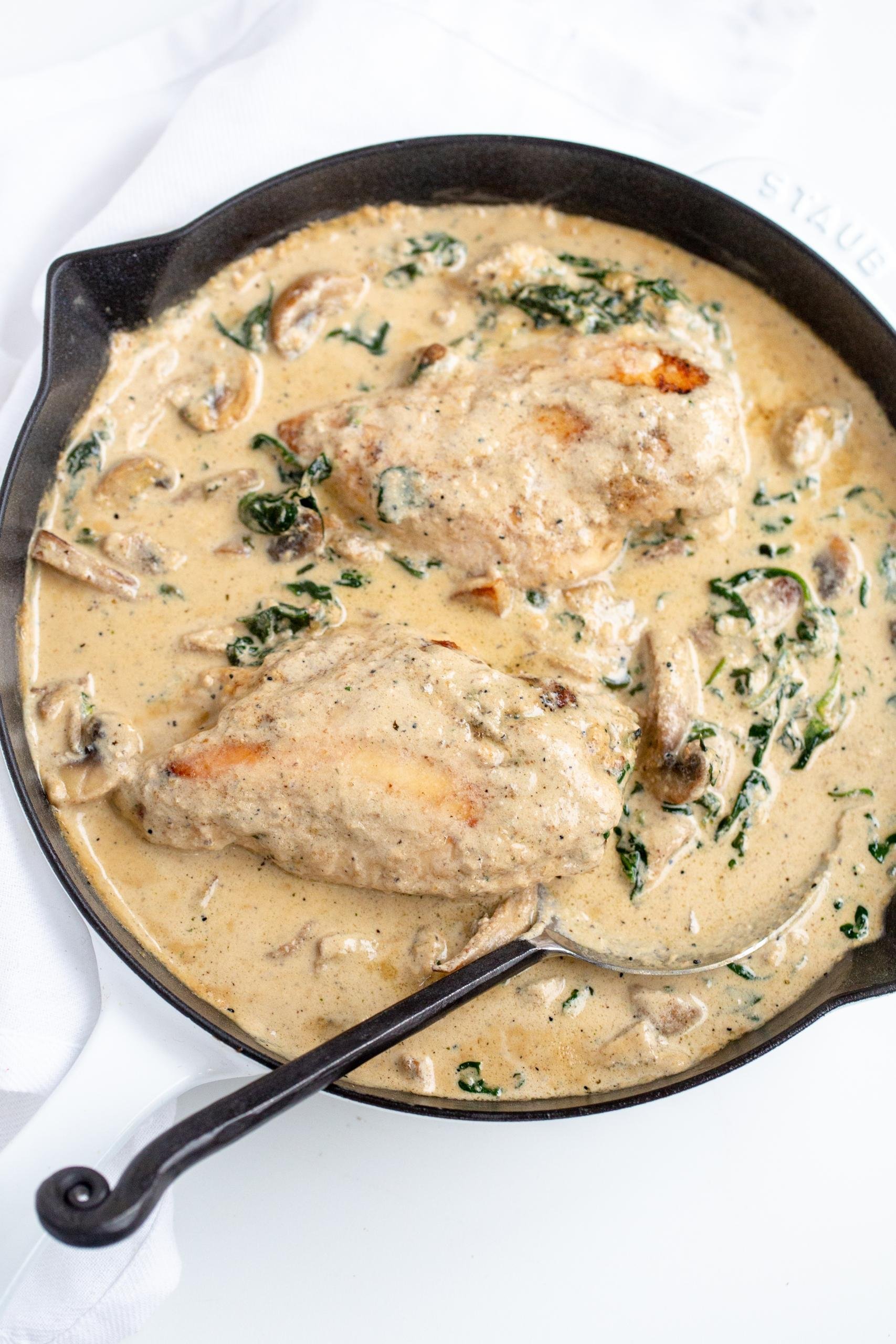 Creamy Pan-Seared Chicken Breast Recipe - Momsdish