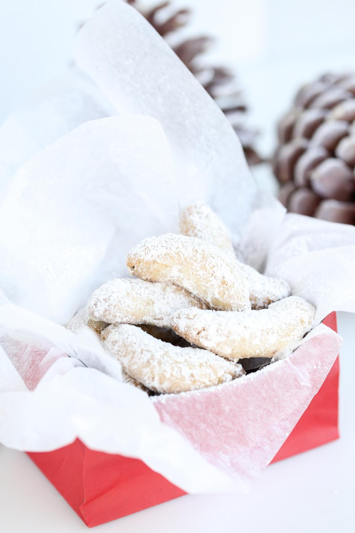 Pecan Crescent Cookies Momsdish