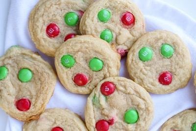 Cookies on a white napkin