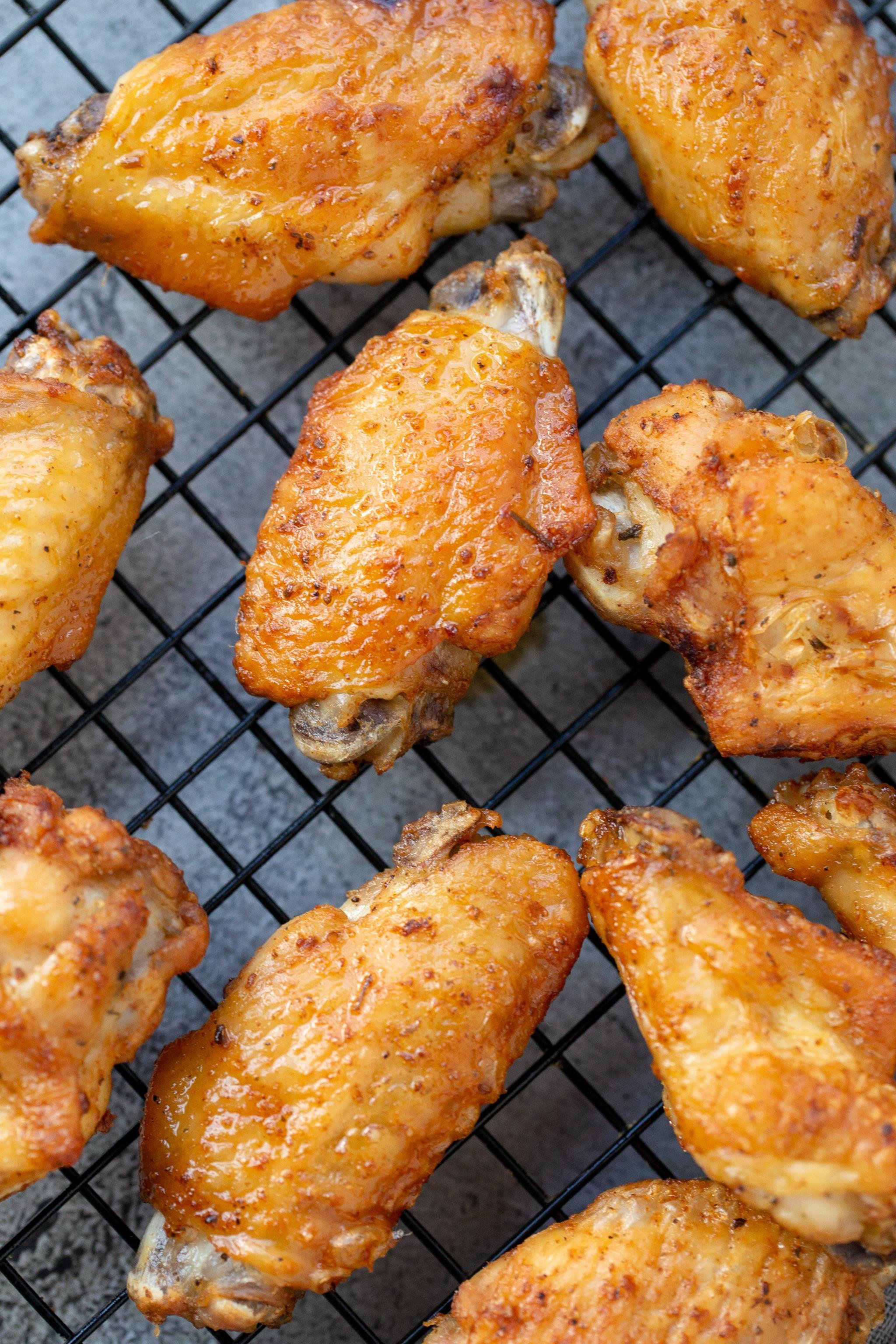 Crispy Air Fryer Chicken Wings (Video) - Momsdish