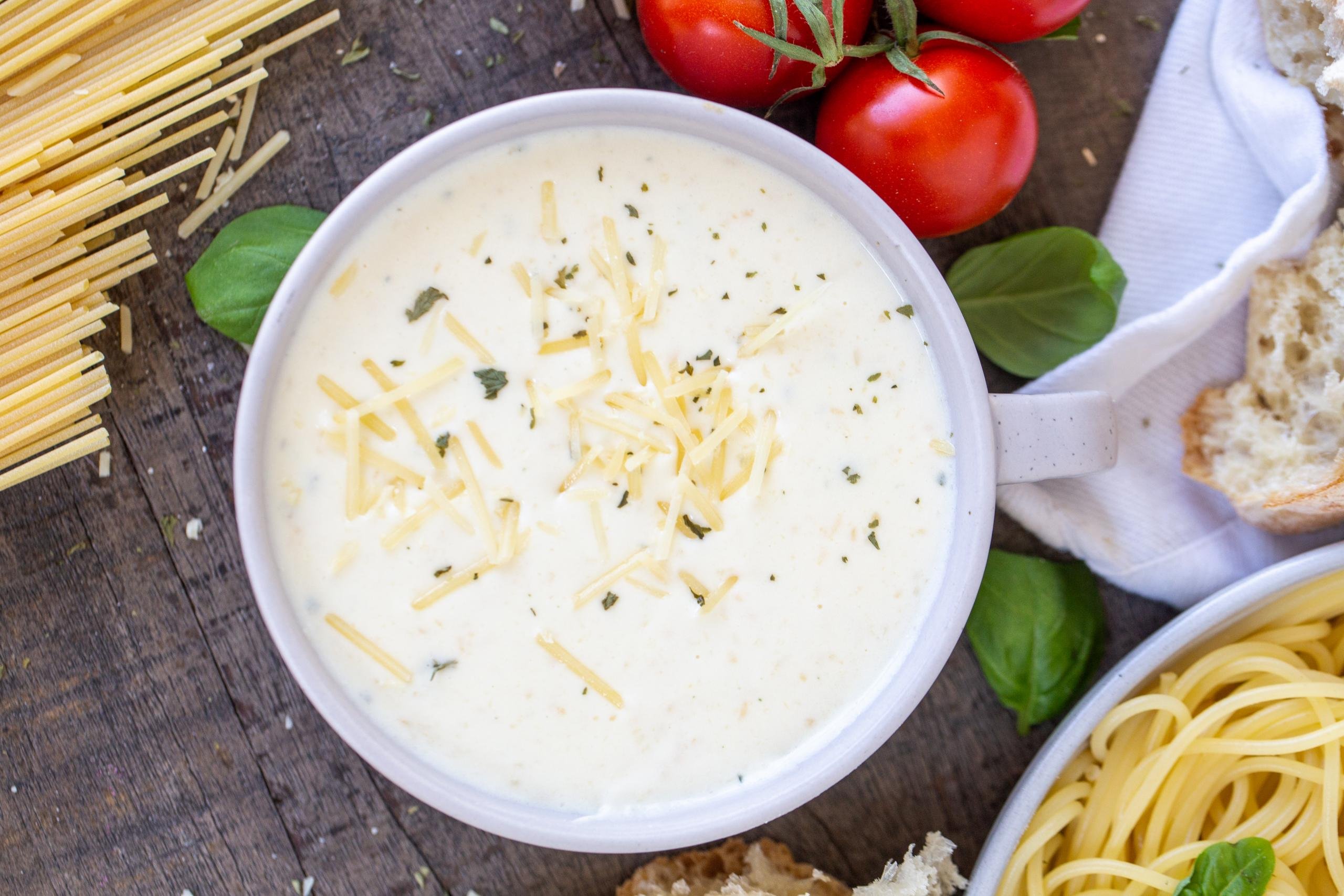 Easy Alfredo Sauce (5 Minutes)-image