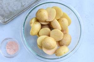 Potatoes with Salt in a bowl