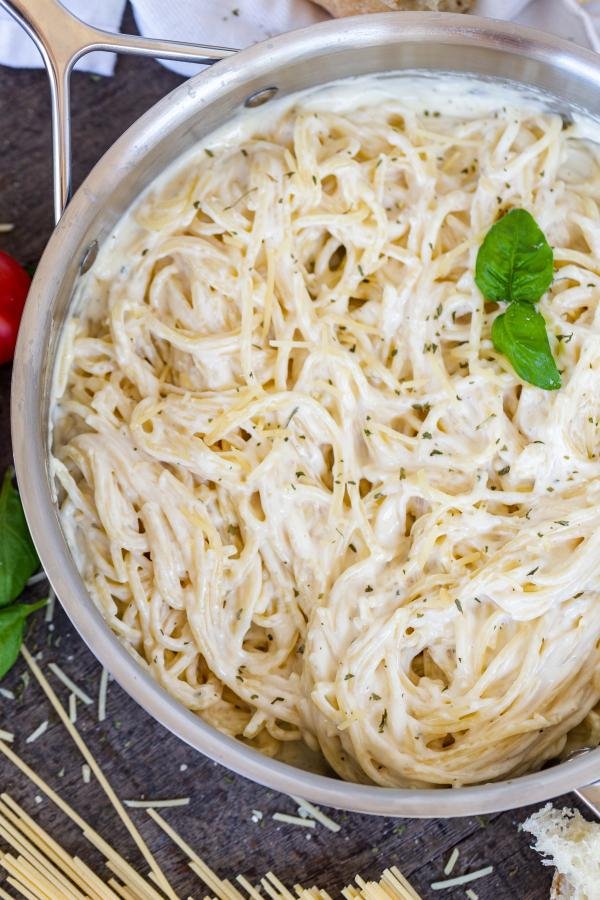 The Best Alfredo Pasta Recipe (Under 20 minutes) - Momsdish