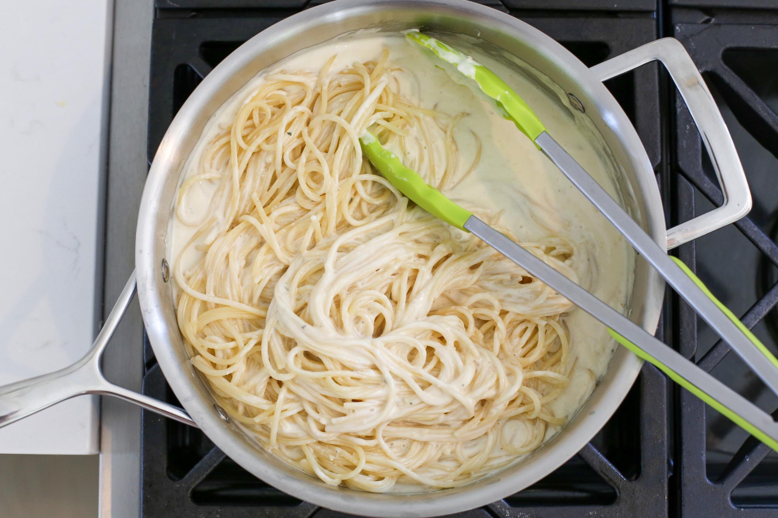 The Best Alfredo Pasta Recipe (Under 20 minutes) - Momsdish