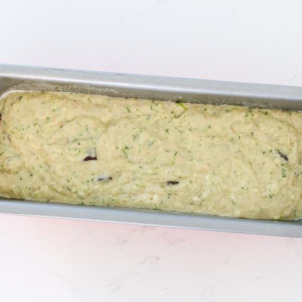 Banana Zucchini bread in a bakingpan