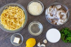 Ingredients for the shrimp scampi