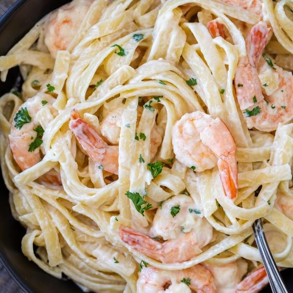 Creamy Shrimp Scampi in a Bowl