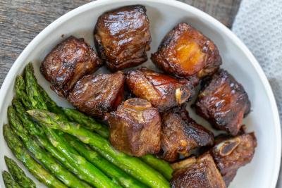 Pork Ribs in a plate with asparagus