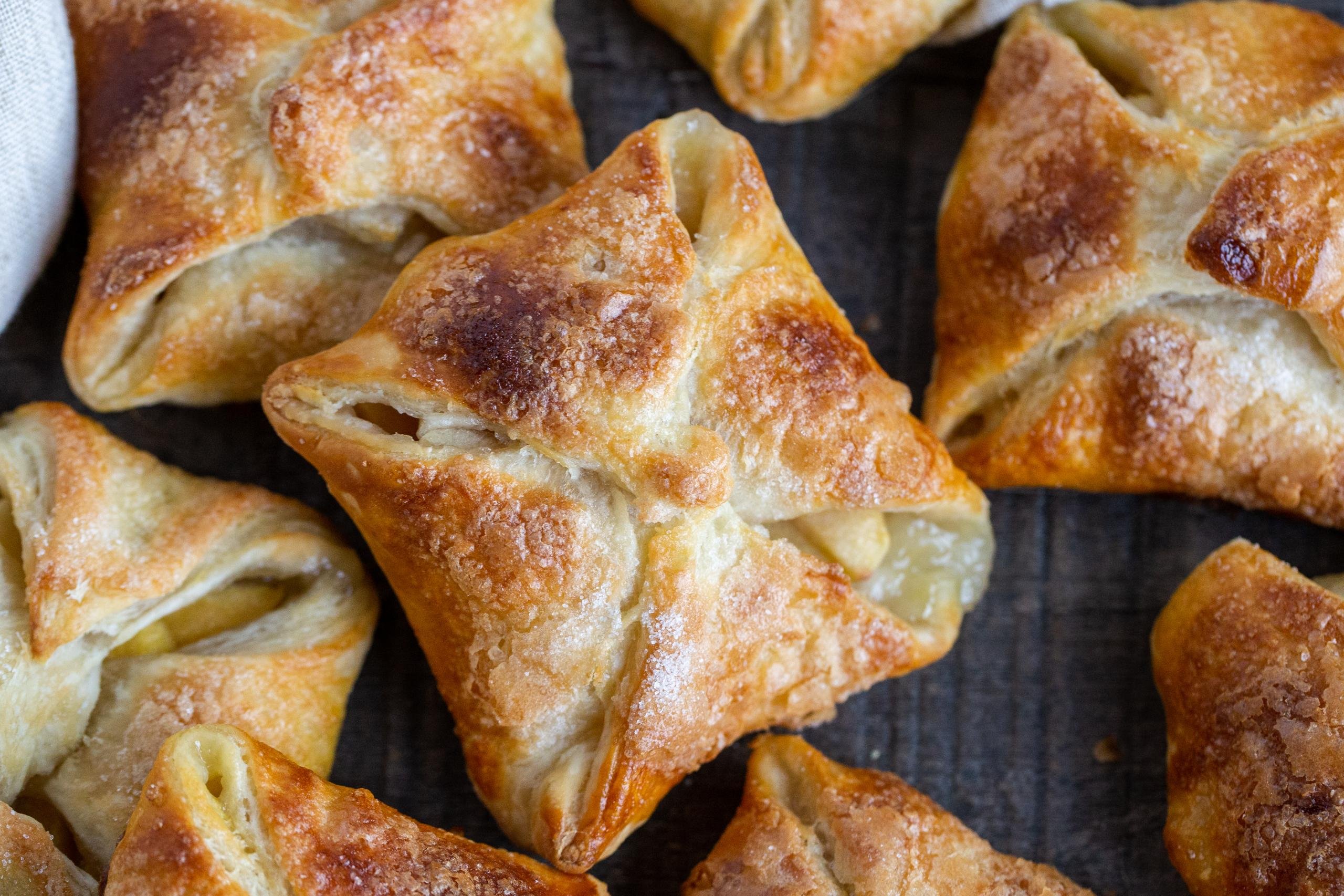 Puff Pastry Apple Turnovers (VIDEO) - Spatula Desserts