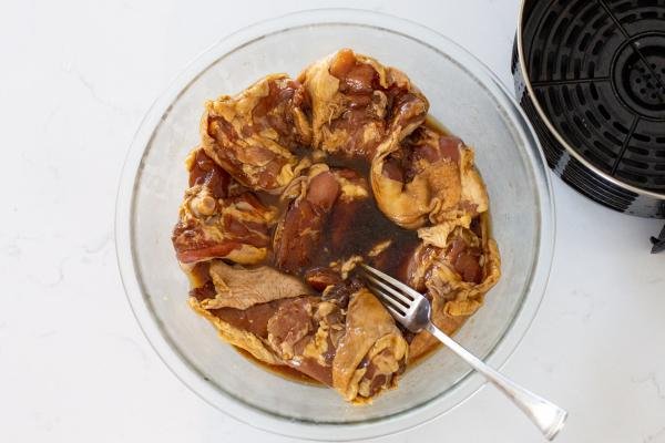 Chicken in a bowl with Korean sauce marinde