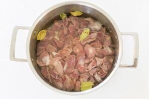 Chicken gizzards in a pot with water