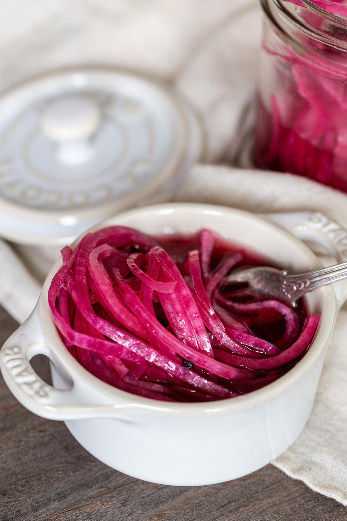 Quick Pickled Onions Recipe - Momsdish