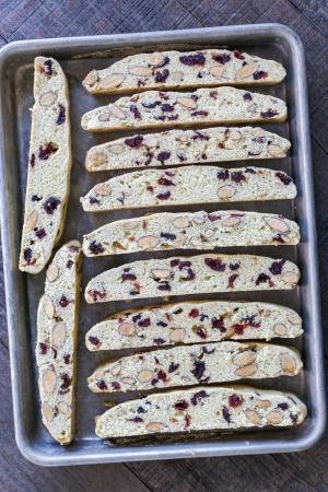 Cranberry Almond Biscotti Recipe - Momsdish