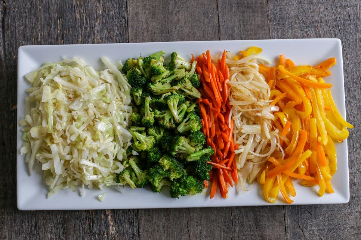 One-Pot Veggie Yakisoba Recipe - Momsdish