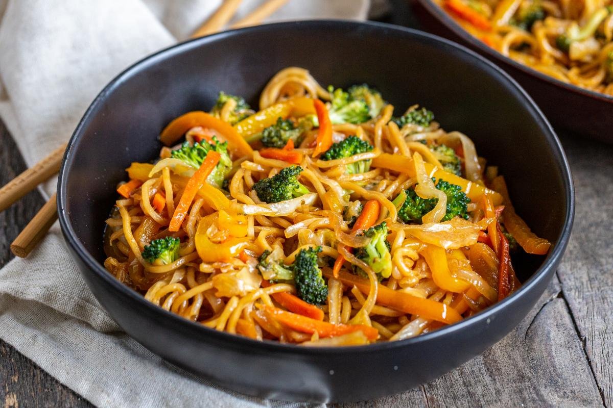 OnePot Veggie Yakisoba Recipe Momsdish