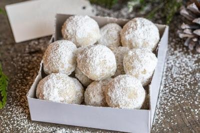 Snowball Cookies in a box