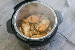 chicken with mushrooms in an instant pot