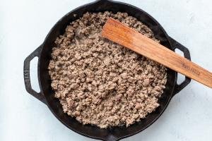 Cooked ground beef in the pan