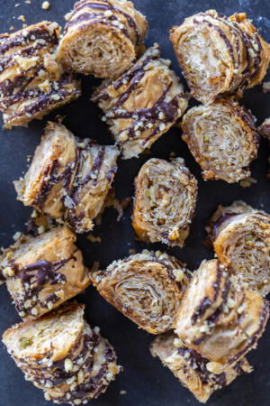 Rolled baklava on a tray.