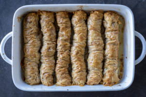 Baked rolled baklava with syrup